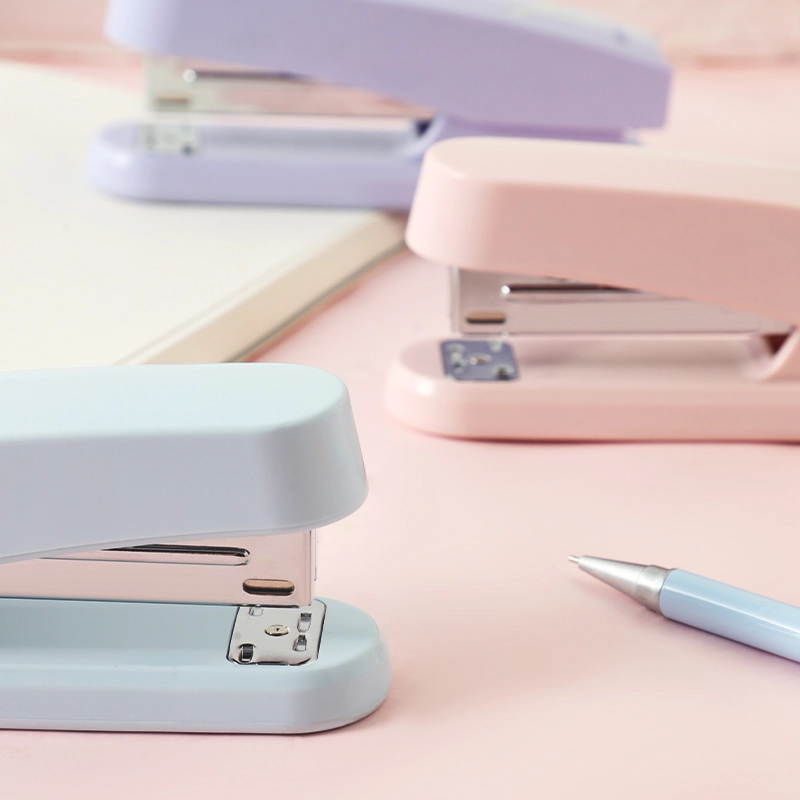 deli-e0402f-stapler2-4
